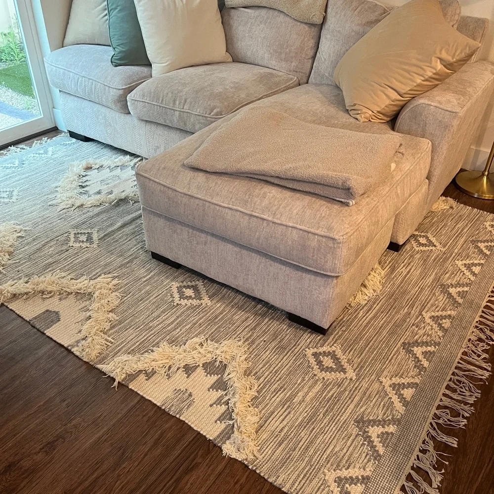 Cream and White Textured Area Rug - Picture 8 of 9